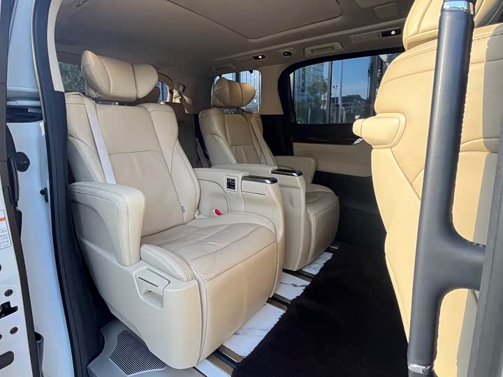 Фото 11 - Toyota Alphard