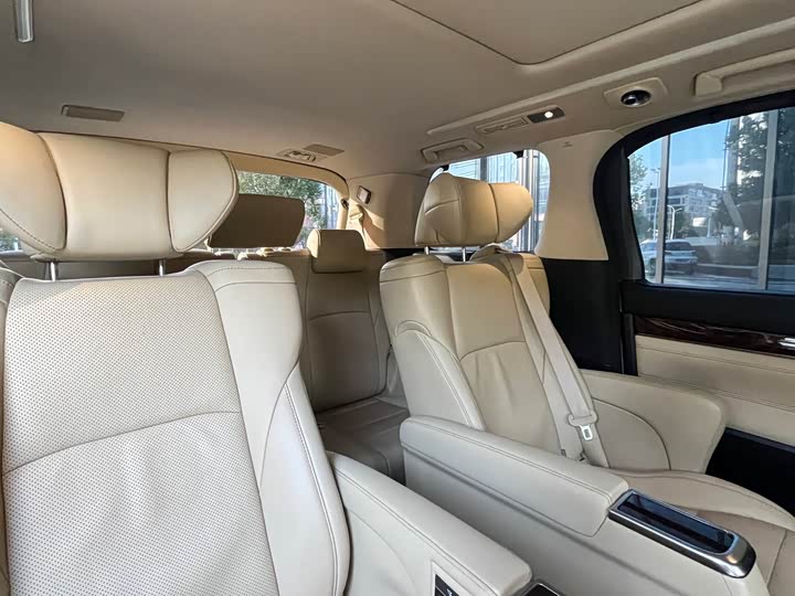 Фото 12 - Toyota Alphard