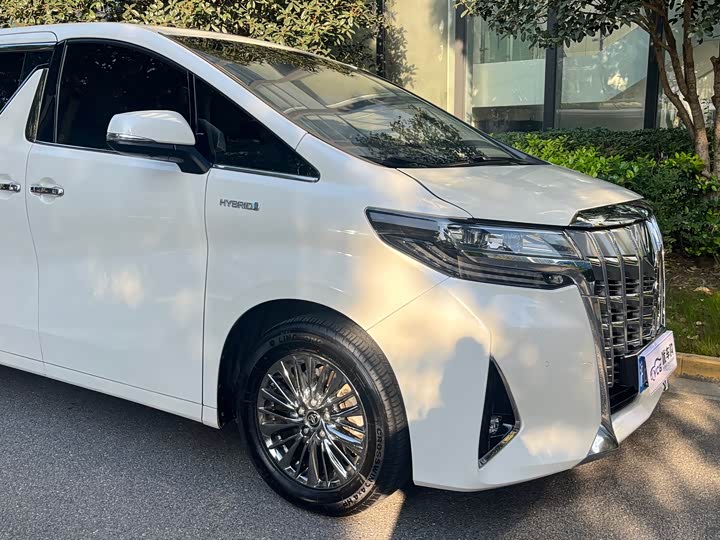 Фото 2 - Toyota Alphard