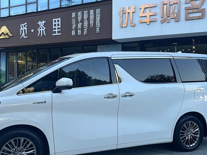 Фото 3 - Toyota Alphard