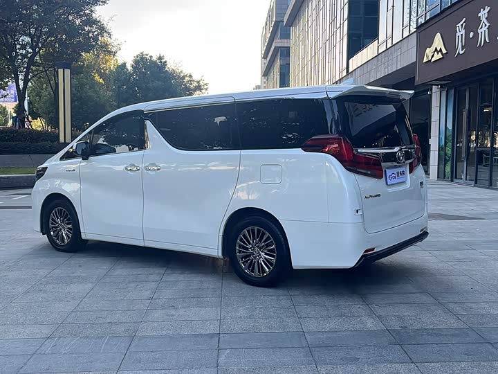 Фото 4 - Toyota Alphard