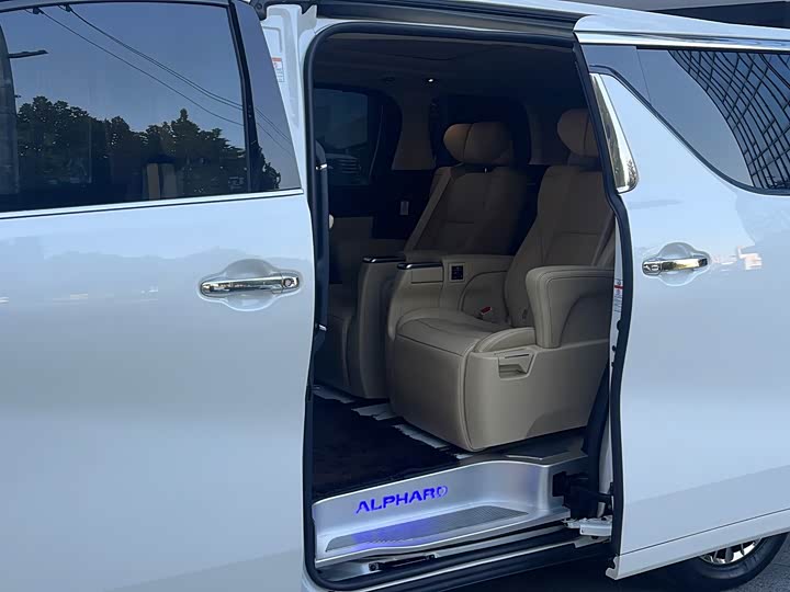 Фото 6 - Toyota Alphard