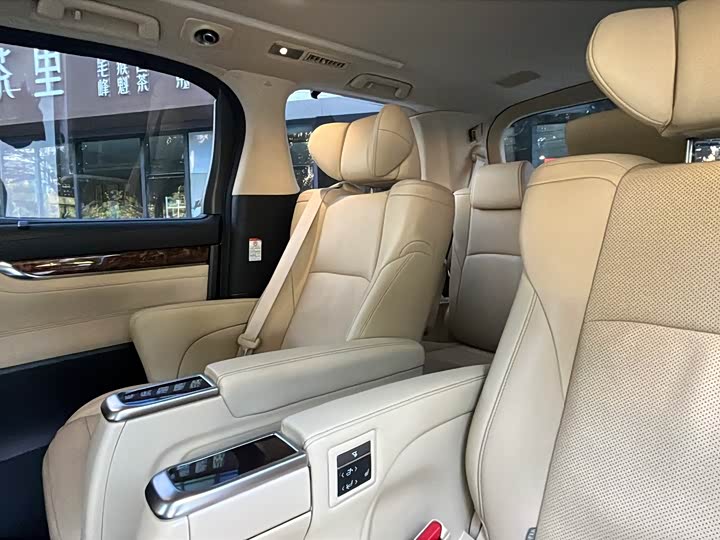 Фото 7 - Toyota Alphard