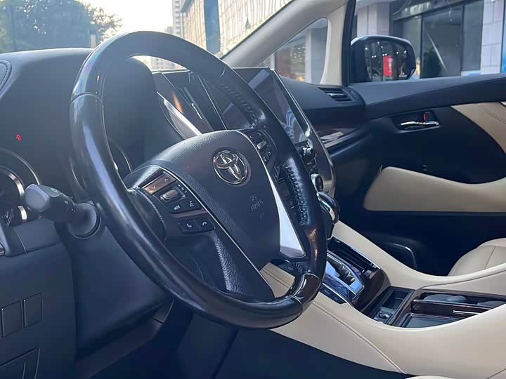 Фото 8 - Toyota Alphard