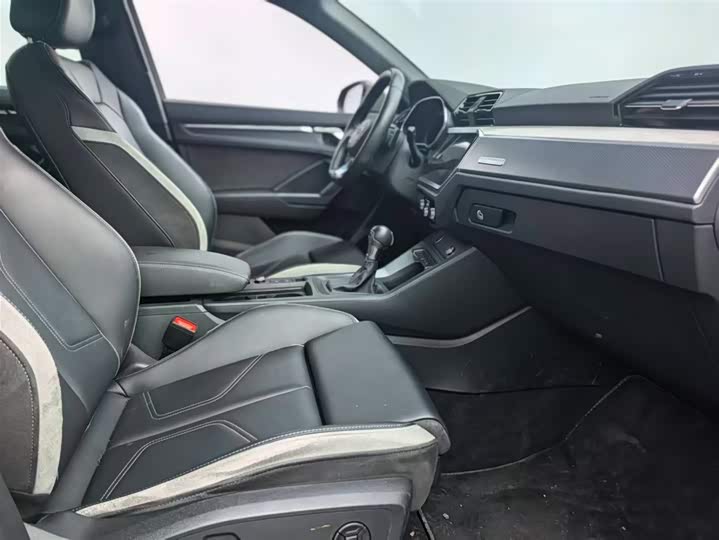 Фото 8 - Audi Q3