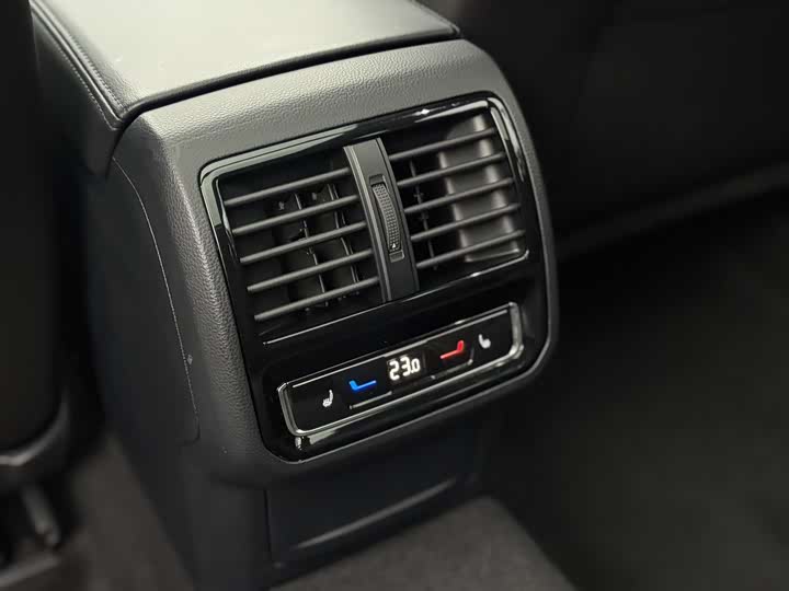 Фото 16 - Volkswagen Passat Variant