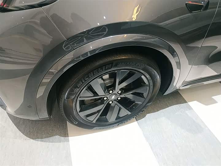 Фото 23 - LiXiang L8