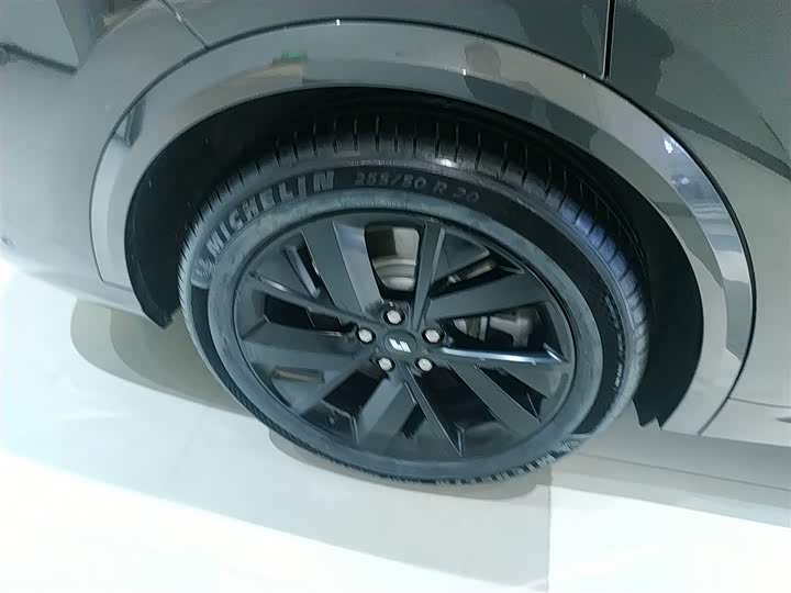 Фото 26 - LiXiang L8