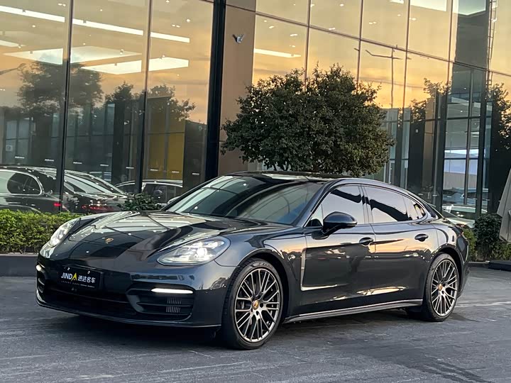 Фото 1 - Porsche Panamera