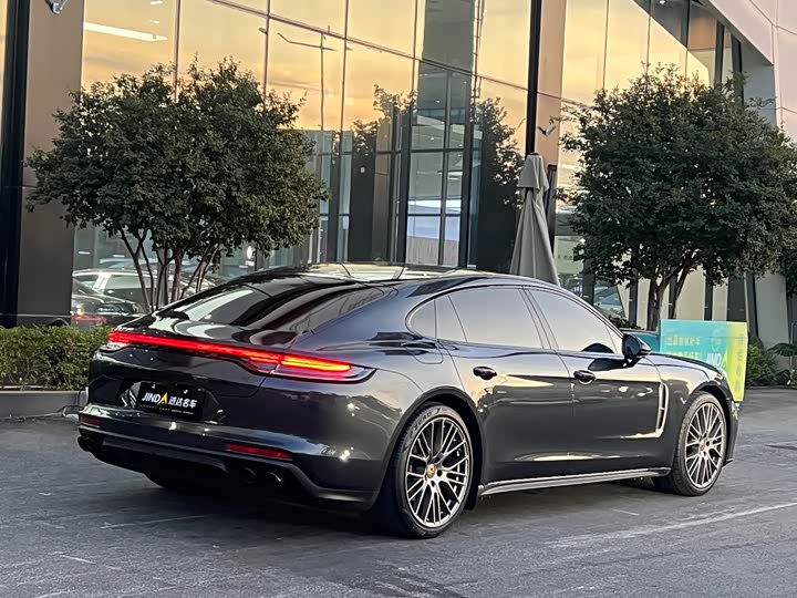 Фото 10 - Porsche Panamera