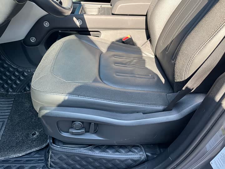 Фото 10 - Land Rover Defender