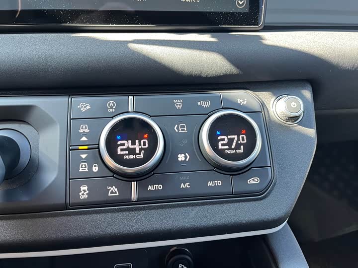 Фото 14 - Land Rover Defender