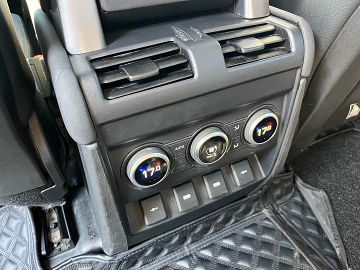 Фото 19 - Land Rover Defender