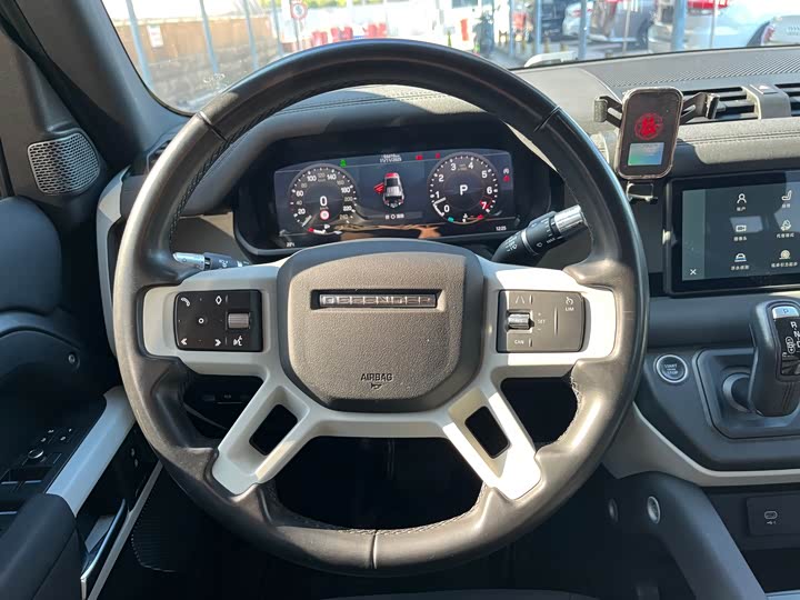 Фото 21 - Land Rover Defender