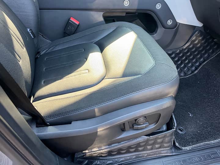 Фото 27 - Land Rover Defender