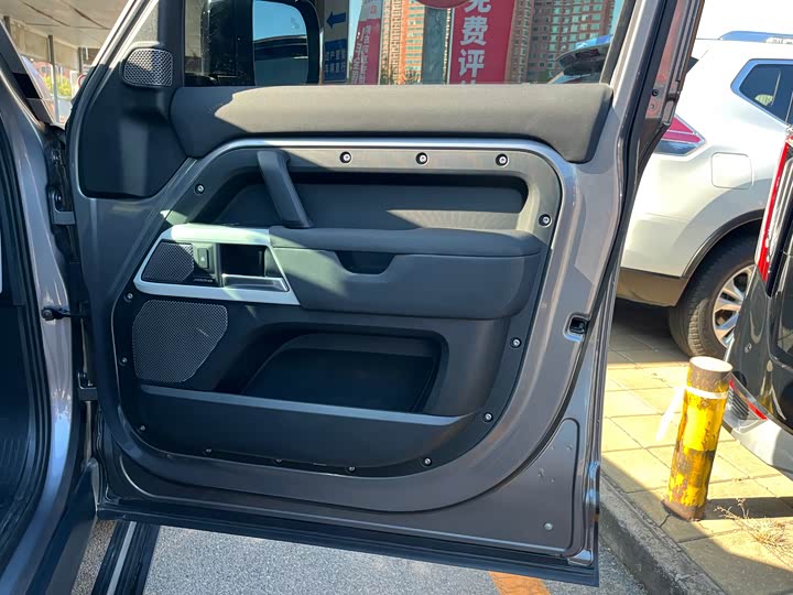 Фото 28 - Land Rover Defender