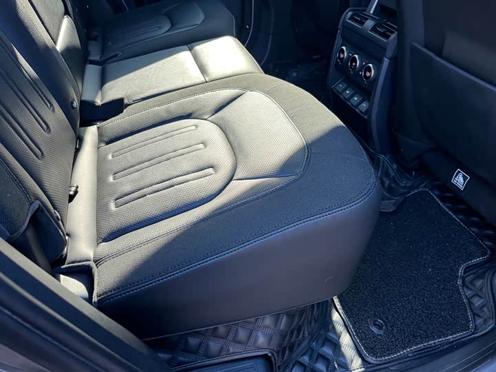 Фото 30 - Land Rover Defender