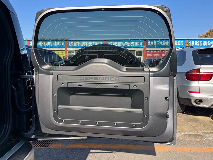 Фото 33 - Land Rover Defender