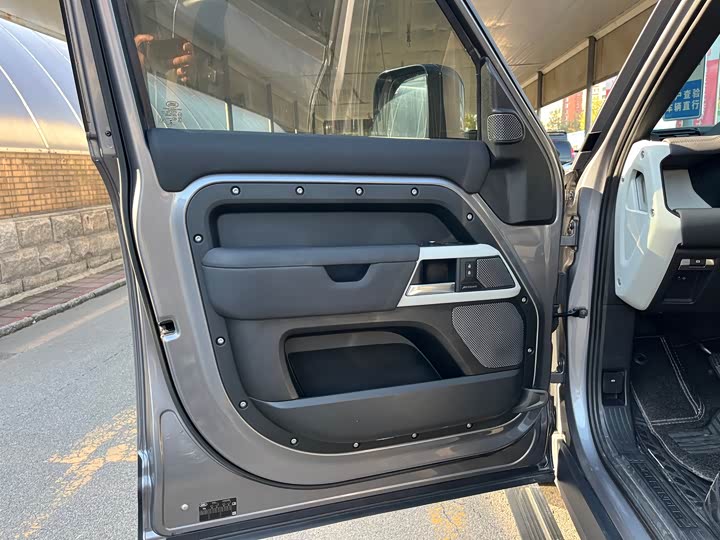 Фото 8 - Land Rover Defender