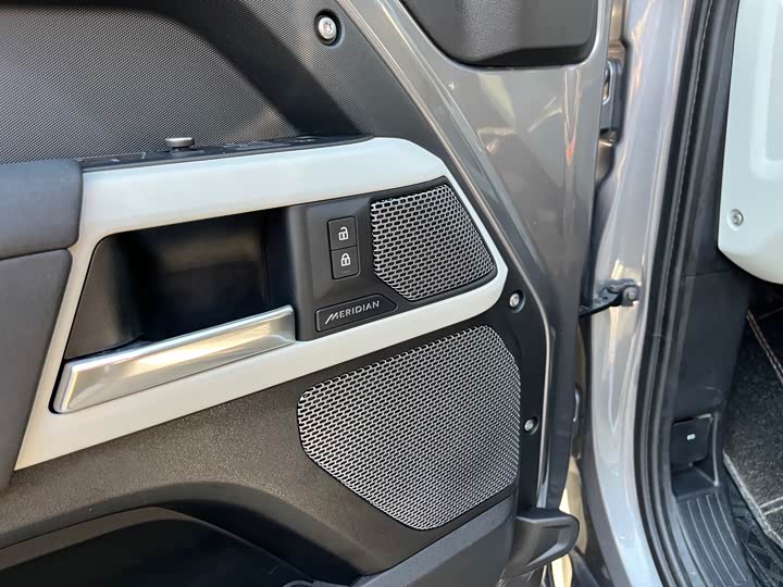 Фото 9 - Land Rover Defender