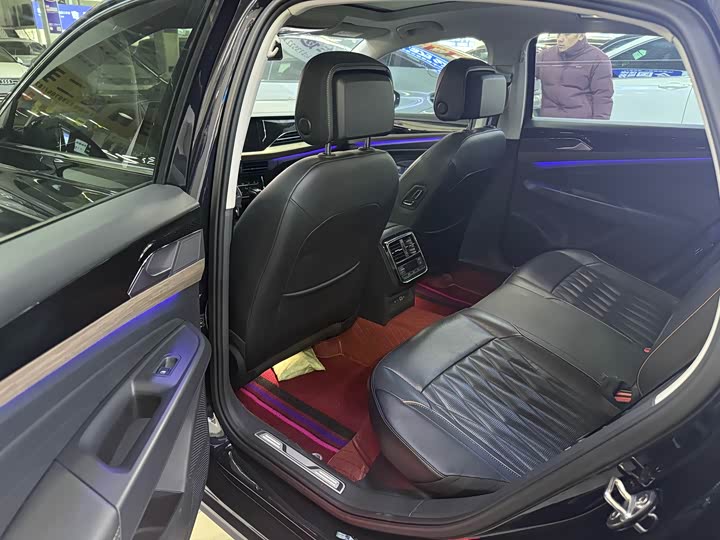 Фото 10 - Volkswagen Passat