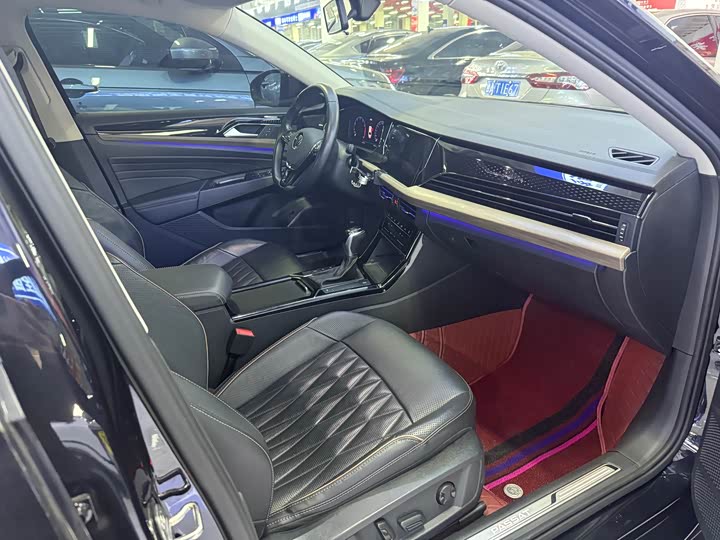 Фото 8 - Volkswagen Passat