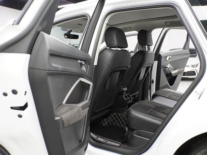 Фото 18 - Audi Q3