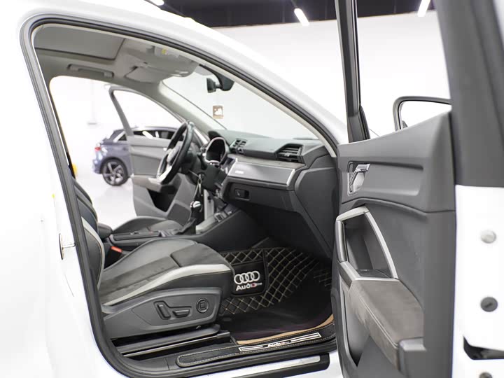 Фото 21 - Audi Q3