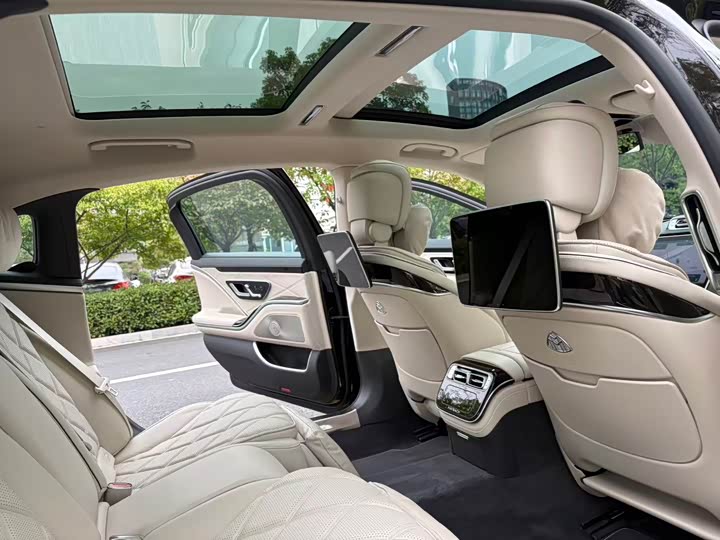 Фото 11 - Mercedes-Benz Maybach S-Class