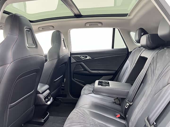 Фото 13 - Roewe D5X DMH