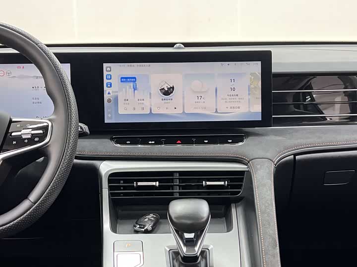 Фото 19 - Roewe D5X DMH