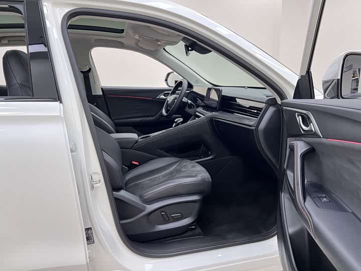 Фото 26 - Roewe D5X DMH