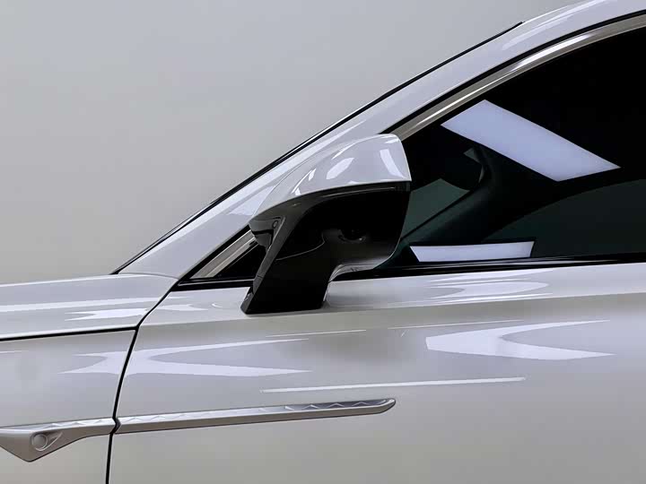 Фото 8 - Roewe D5X DMH