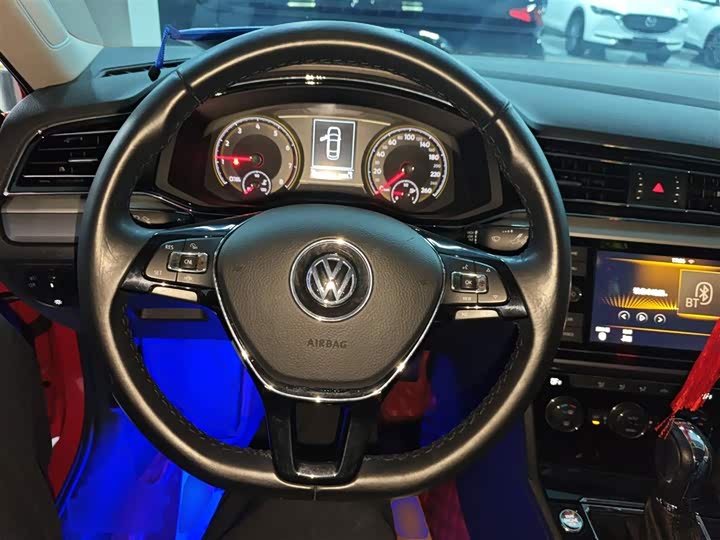 Фото 11 - Volkswagen Lamando L