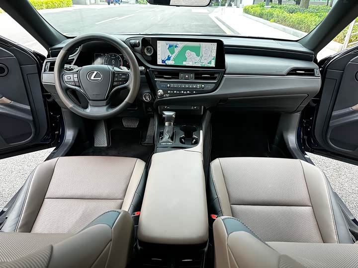 Фото 13 - Lexus ES