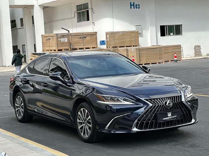 Фото 3 - Lexus ES