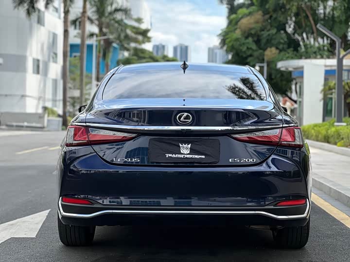 Фото 4 - Lexus ES