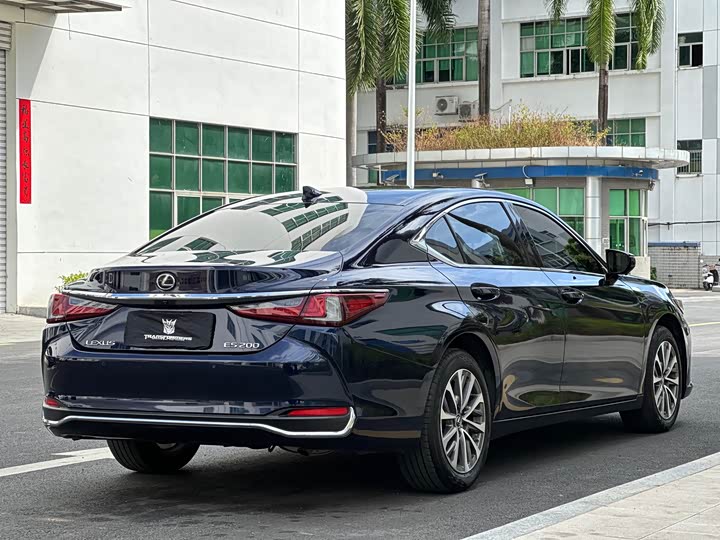 Фото 6 - Lexus ES