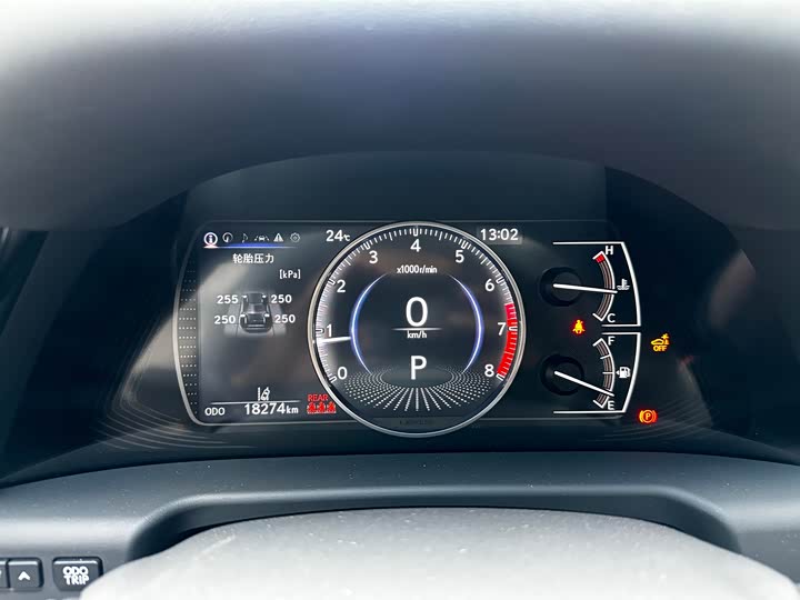 Фото 8 - Lexus ES