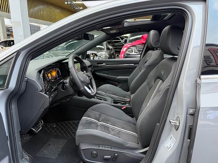 Фото 10 - Volkswagen Golf