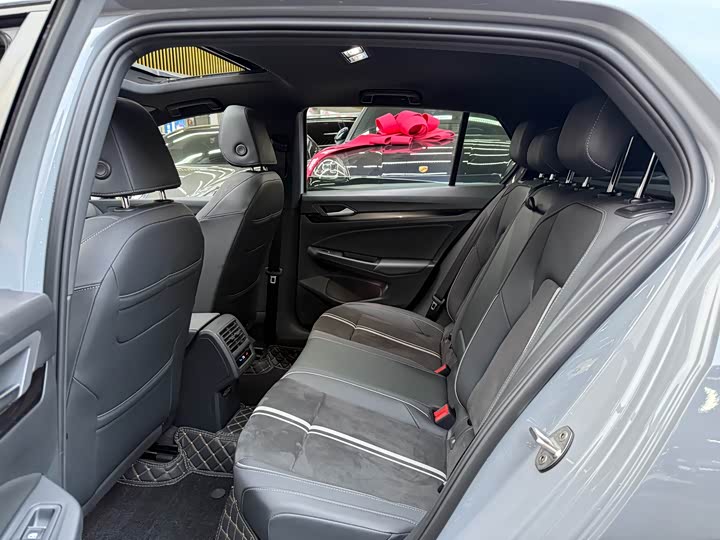 Фото 14 - Volkswagen Golf