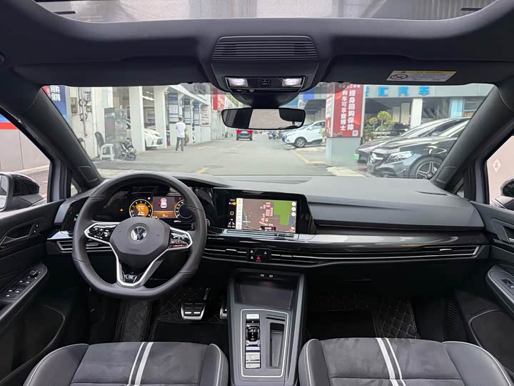 Фото 16 - Volkswagen Golf