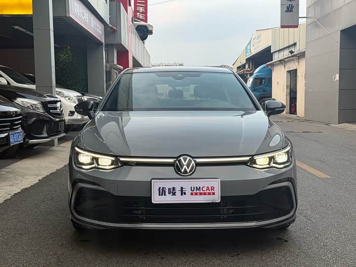 Фото 2 - Volkswagen Golf