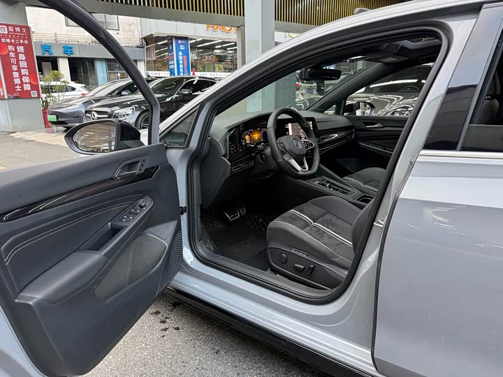 Фото 9 - Volkswagen Golf