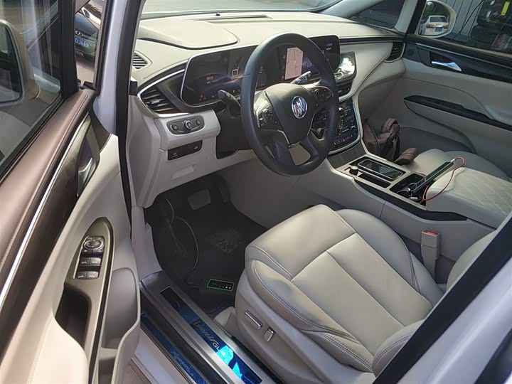 Фото 16 - Buick GL8 ES