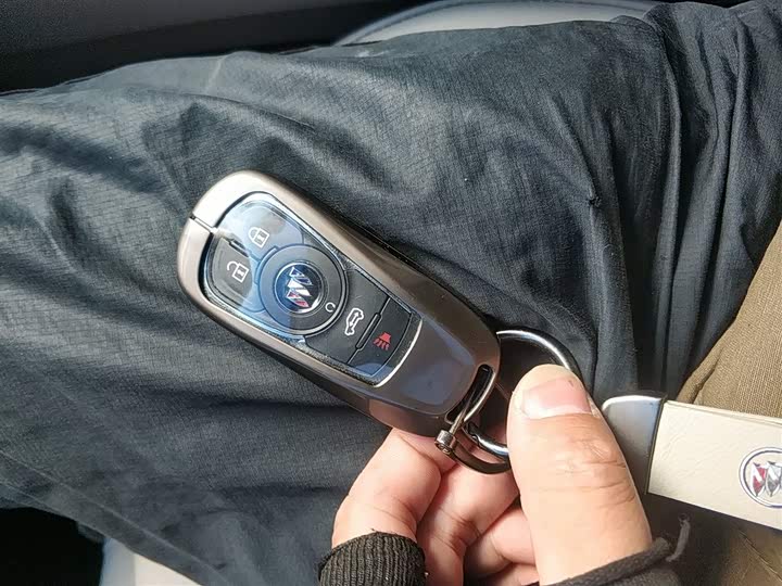 Фото 9 - Buick GL8 ES