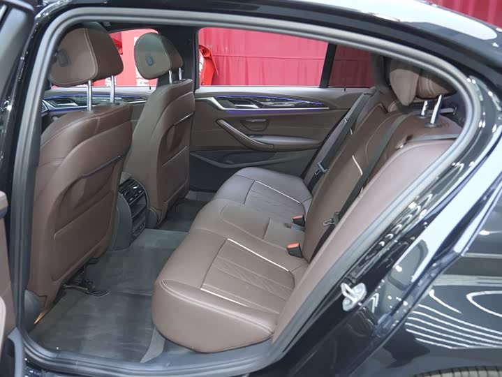 Фото 14 - BMW 5 Series