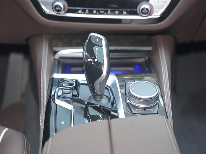 Фото 18 - BMW 5 Series