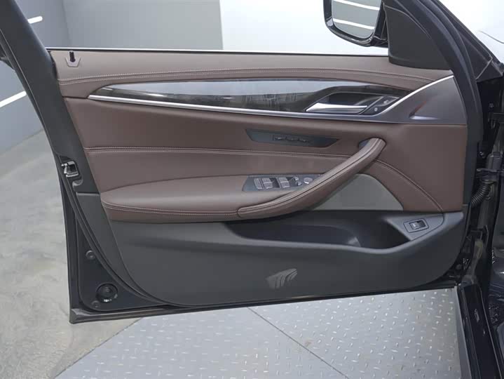 Фото 8 - BMW 5 Series