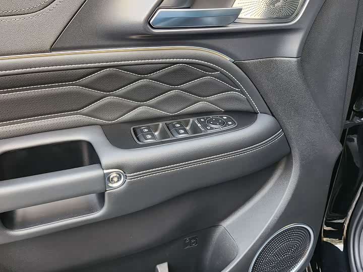 Фото 11 - Tank 300